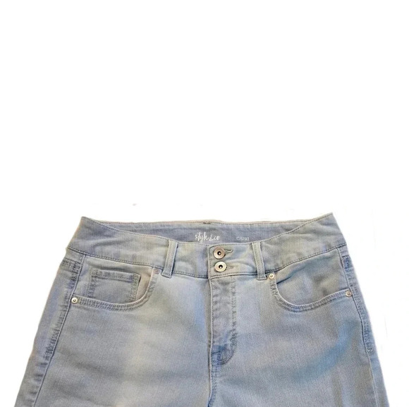 Style & Co., Size 10, Light Wash High Cuffed Capris - Picture 2 of 14